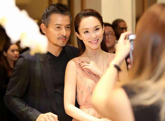 Đến Việt Nam, vợ chồng Thần điêu đại hiệp trông xuống sắc ở tuổi U50